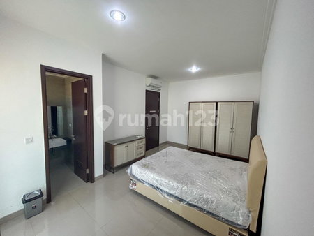 House for rent in Depok, Indonesia · Jagakarsa · 3 rooms, 3 baths