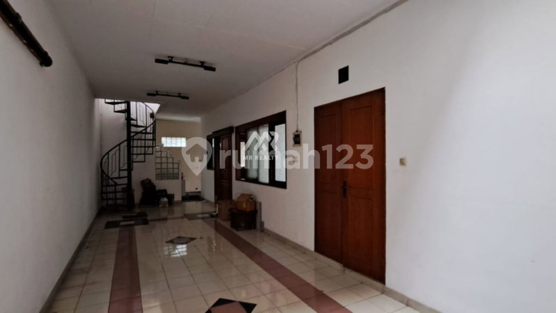 House for rent in Depok, Indonesia · Jagakarsa · 3 rooms, 3 baths