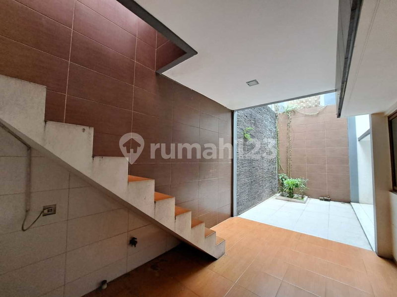 House for rent in Depok, Indonesia · Jagakarsa · 4 rooms, 4 baths