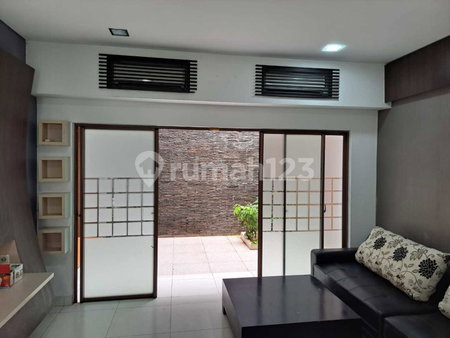 House for rent in Depok, Indonesia · Jagakarsa · 4 rooms, 4 baths