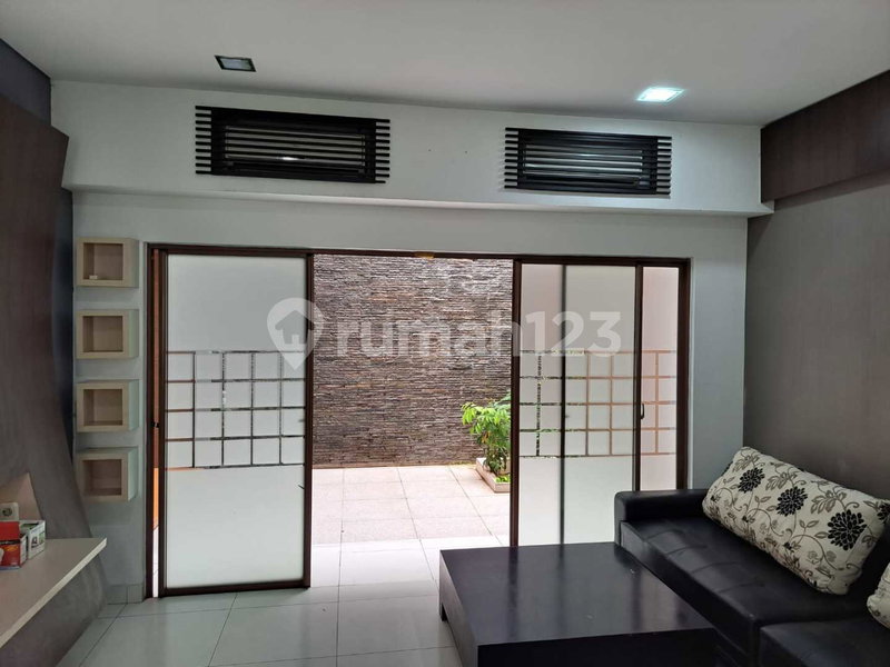 House for rent in Depok, Indonesia · Jagakarsa · 4 rooms, 4 baths