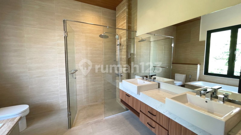 House for rent in Bandung, Indonesia · 4 rooms, 4 baths