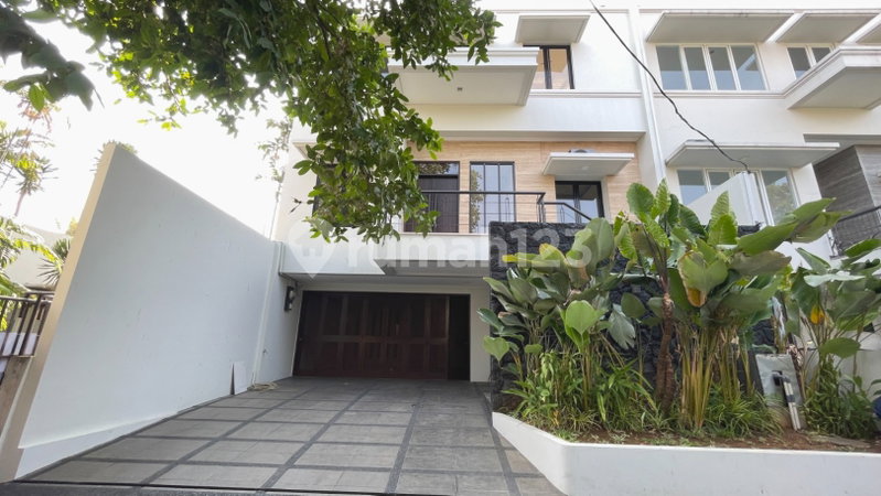 House for rent in Bandung, Indonesia · 4 rooms, 4 baths