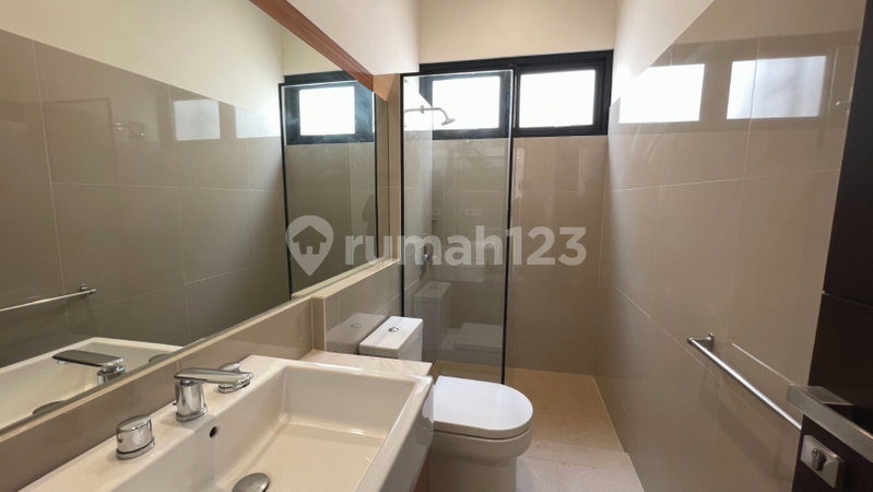 House for rent in Bandung, Indonesia · 4 rooms, 4 baths