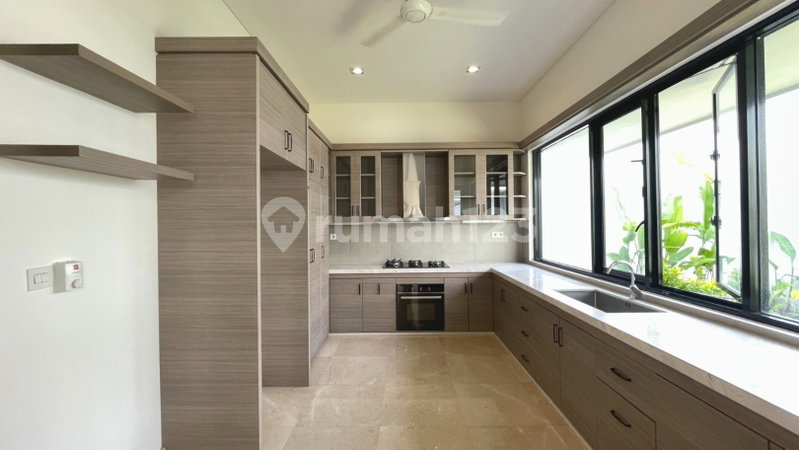 House for rent in Bandung, Indonesia · 4 rooms, 4 baths