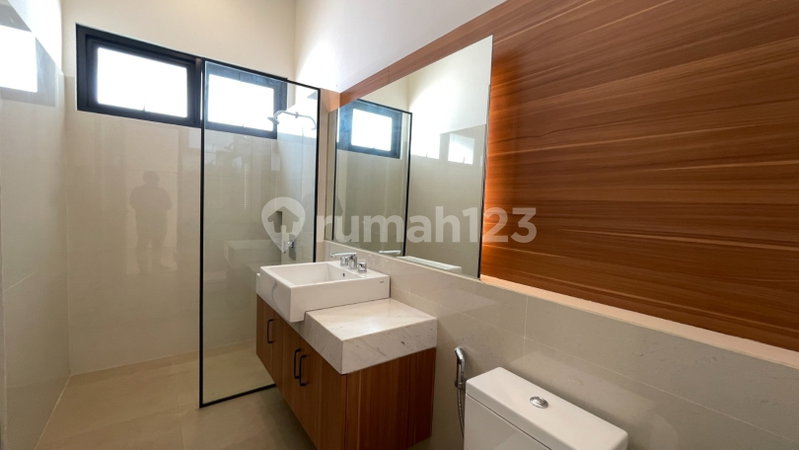 House for rent in Bandung, Indonesia · 4 rooms, 4 baths