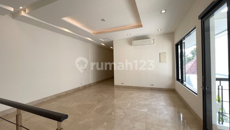House for rent in Bandung, Indonesia · 4 rooms, 4 baths