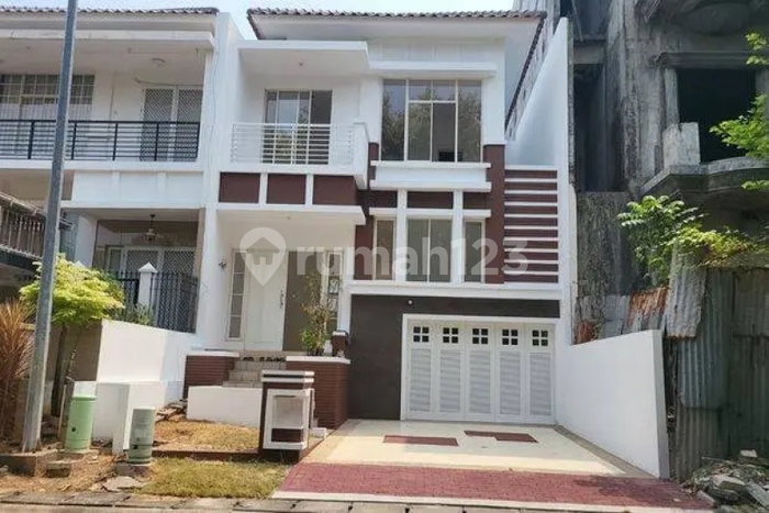 House for rent in Surabaya, Indonesia · 2 rooms, 2 baths