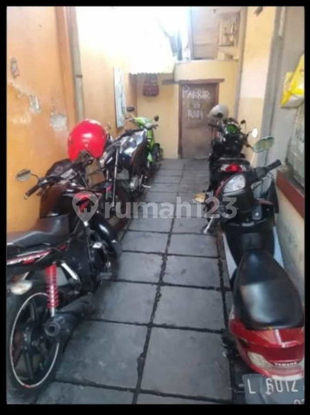 House for rent in Surabaya, Indonesia · 11 rooms, 3 baths