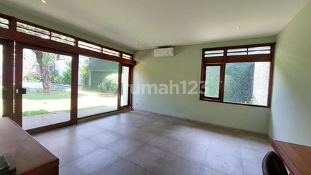 House for rent in South Jakarta, Indonesia · Kebayoran Lama · 6 rooms, 4 baths