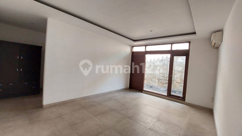 House for rent in South Jakarta, Indonesia · Kebayoran Lama · 6 rooms, 4 baths