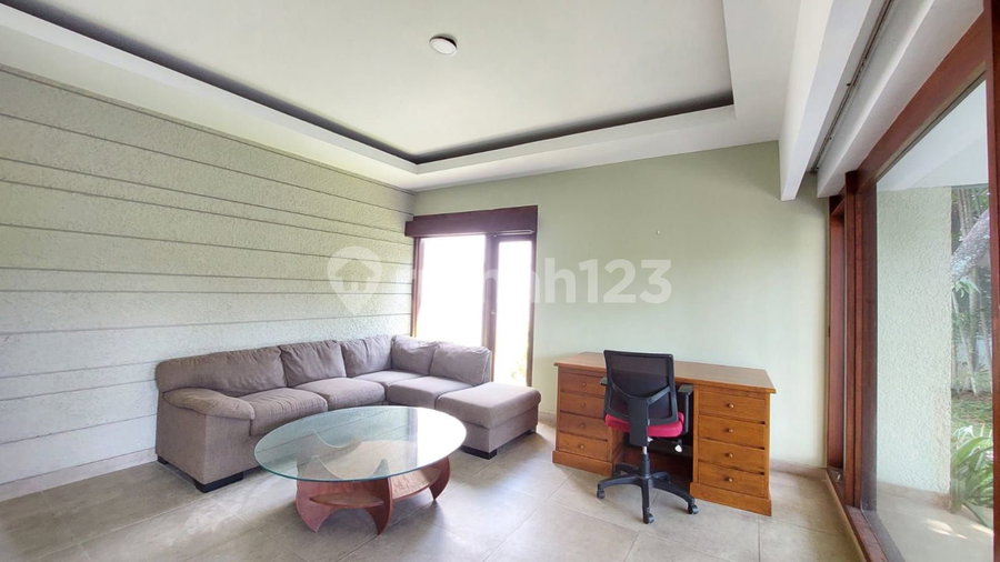 House for rent in South Jakarta, Indonesia · Kebayoran Lama · 6 rooms, 4 baths
