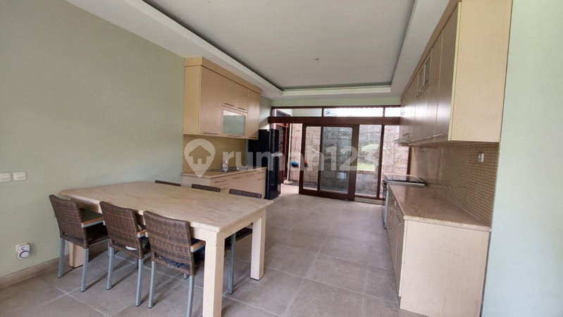 House for rent in South Jakarta, Indonesia · Kebayoran Lama · 6 rooms, 4 baths