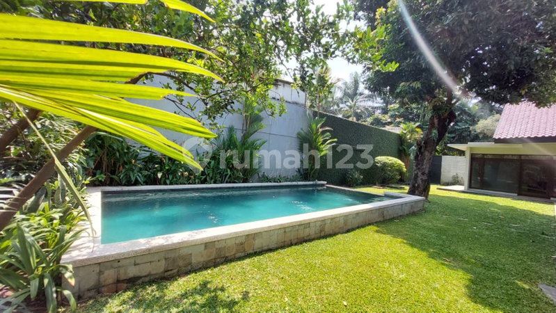 House for rent in South Jakarta, Indonesia · Kebayoran Lama · 6 rooms, 4 baths