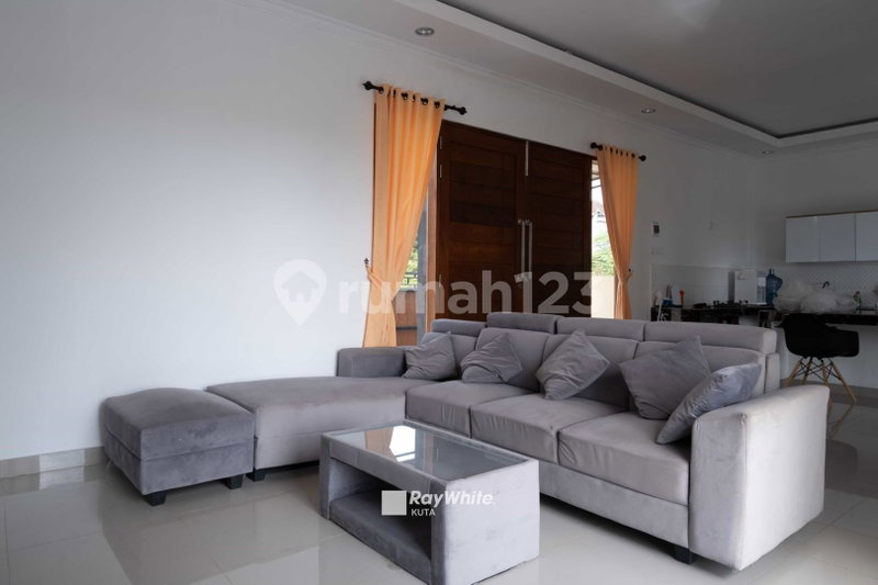 House for rent in South Jakarta, Indonesia · Kebayoran Lama · 3 rooms, 2 baths