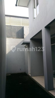 House for rent in Surabaya, Indonesia · 3 rooms, 2 baths