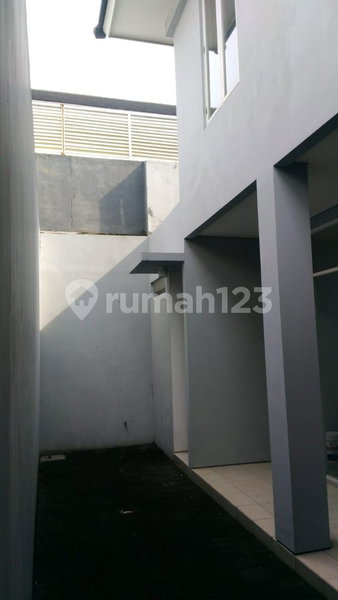 House for rent in Surabaya, Indonesia · 3 rooms, 2 baths