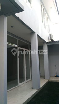 House for rent in Surabaya, Indonesia · 3 rooms, 2 baths