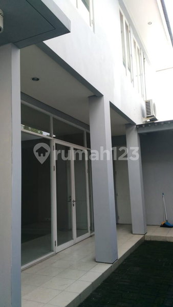 House for rent in Surabaya, Indonesia · 3 rooms, 2 baths