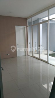 House for rent in Surabaya, Indonesia · 3 rooms, 2 baths