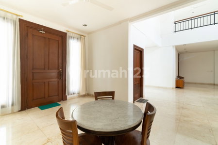 House for rent in Jakarta, Indonesia · Tebet · 5 rooms, 5 baths