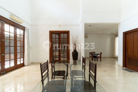 House for rent in Jakarta, Indonesia · Tebet · 5 rooms, 5 baths