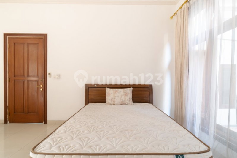 House for rent in Jakarta, Indonesia · Tebet · 5 rooms, 5 baths