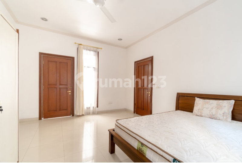 House for rent in Jakarta, Indonesia · Tebet · 5 rooms, 5 baths