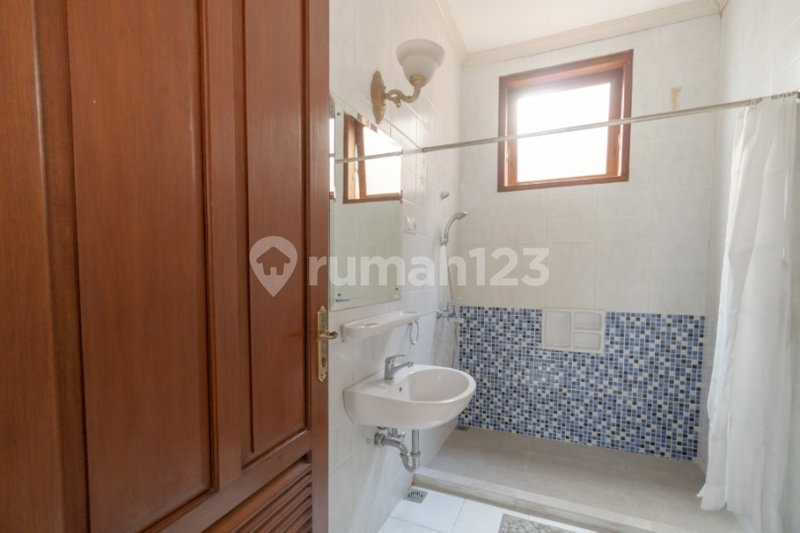 House for rent in Jakarta, Indonesia · Tebet · 5 rooms, 5 baths