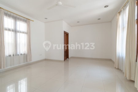 House for rent in Jakarta, Indonesia · Tebet · 5 rooms, 5 baths