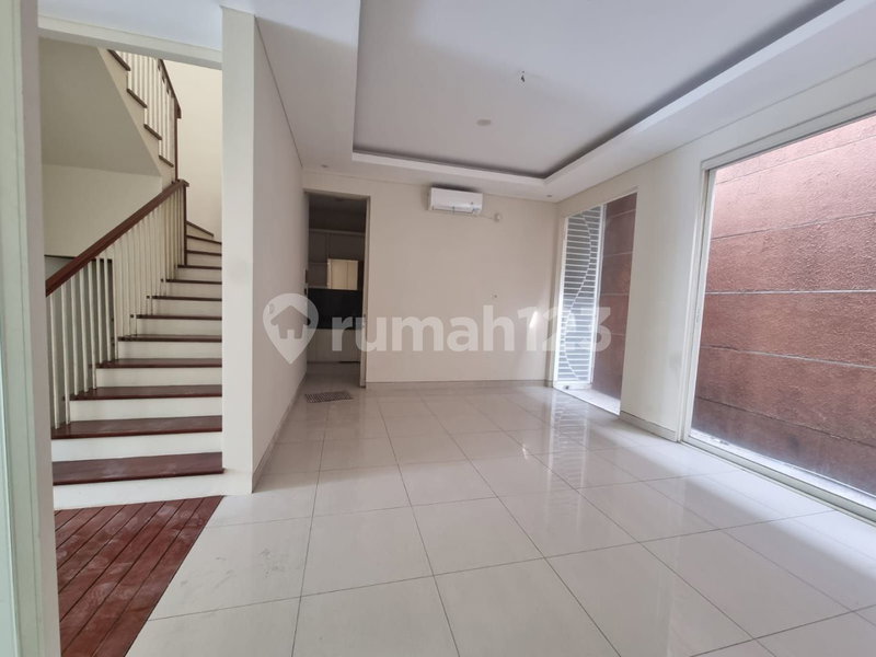 House for rent in Surabaya, Indonesia · 4 rooms, 3 baths