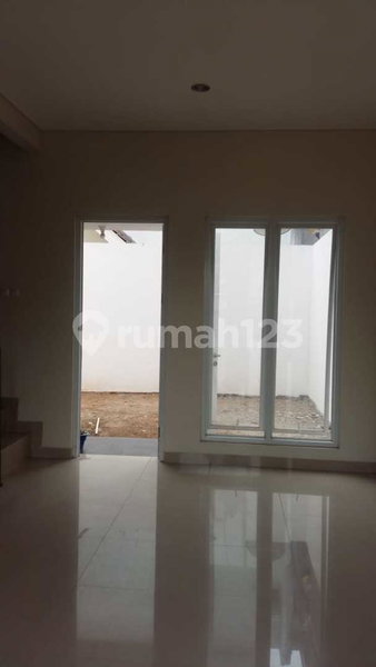 House for rent in Surabaya, Indonesia · 3 rooms, 2 baths