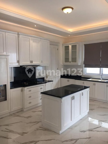 House for rent in South Jakarta, Indonesia · Kebayoran Lama · 4 rooms, 4 baths