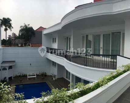 House for rent in South Jakarta, Indonesia · Kebayoran Lama · 4 rooms, 4 baths