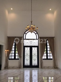 House for rent in South Jakarta, Indonesia · Kebayoran Lama · 4 rooms, 4 baths