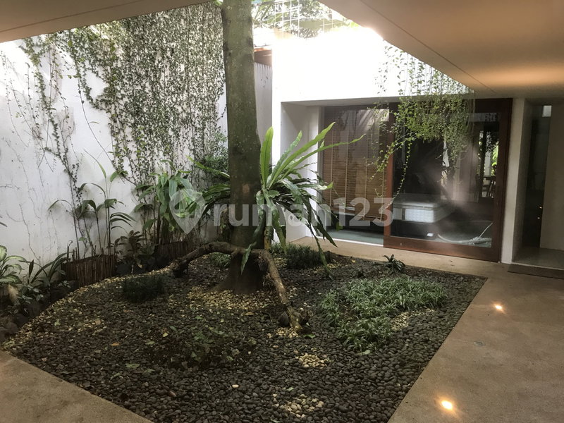 House for rent in Jakarta, Indonesia · Pasar Minggu · 4 rooms, 3 baths