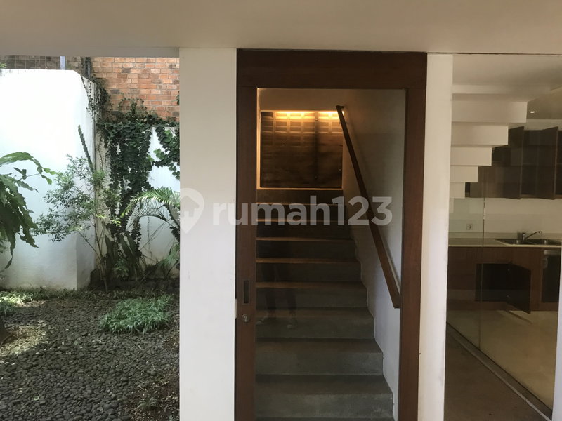 House for rent in Jakarta, Indonesia · Pasar Minggu · 4 rooms, 3 baths