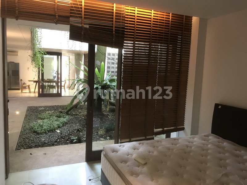 House for rent in Jakarta, Indonesia · Pasar Minggu · 4 rooms, 3 baths