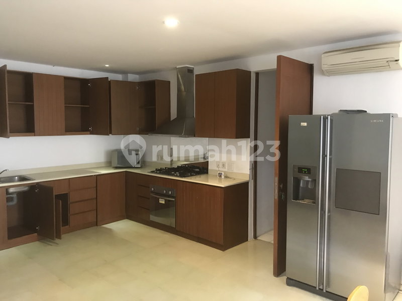 House for rent in Jakarta, Indonesia · Pasar Minggu · 4 rooms, 3 baths