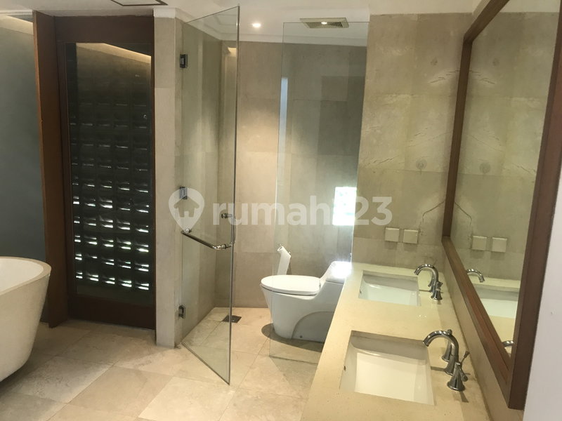 House for rent in Jakarta, Indonesia · Pasar Minggu · 4 rooms, 3 baths