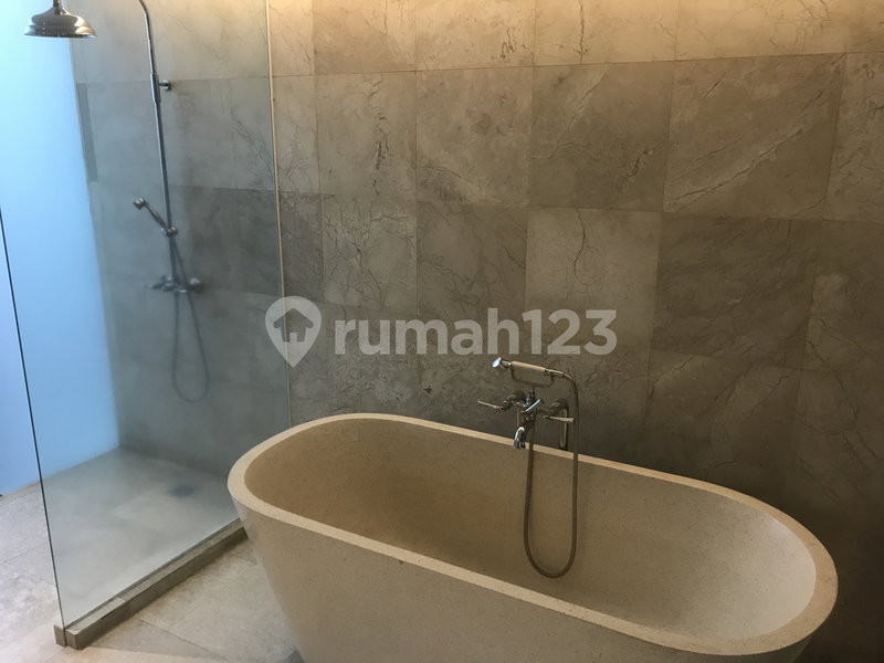 House for rent in Jakarta, Indonesia · Pasar Minggu · 4 rooms, 3 baths