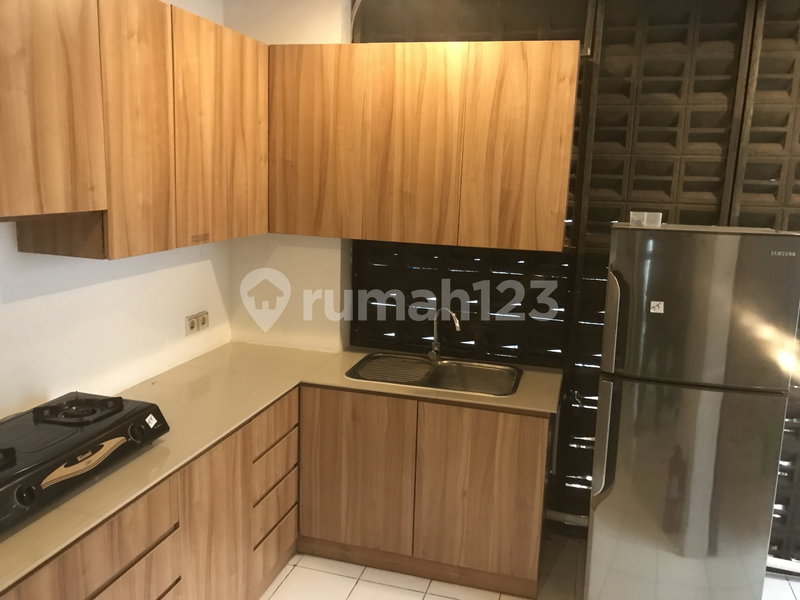 House for rent in Jakarta, Indonesia · Pasar Minggu · 4 rooms, 3 baths