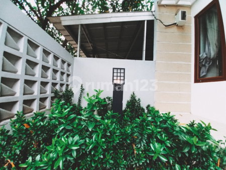 House for rent in Surabaya, Indonesia · 3 rooms, 2 baths
