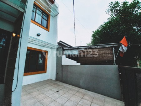 House for rent in Surabaya, Indonesia · 3 rooms, 2 baths