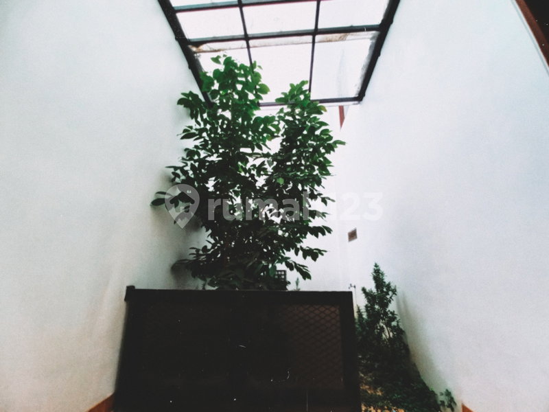 House for rent in Surabaya, Indonesia · 3 rooms, 2 baths