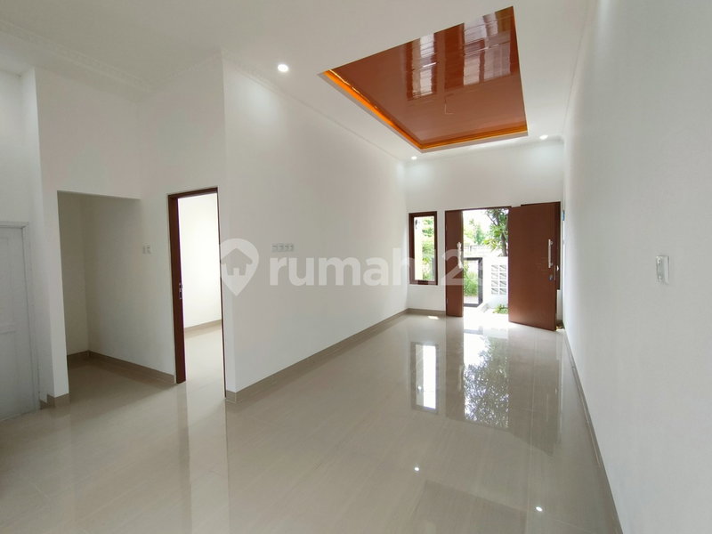 House for rent in Surabaya, Indonesia · 3 rooms, 2 baths