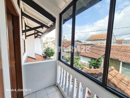 House for rent in Surabaya, Indonesia · 4 rooms, 2 baths