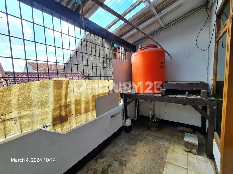 House for rent in Surabaya, Indonesia · 4 rooms, 2 baths