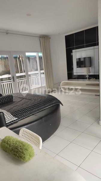 House for rent in Surabaya, Indonesia · 6 rooms, 4 baths