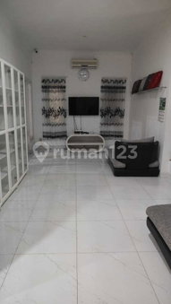 House for rent in Surabaya, Indonesia · 6 rooms, 4 baths